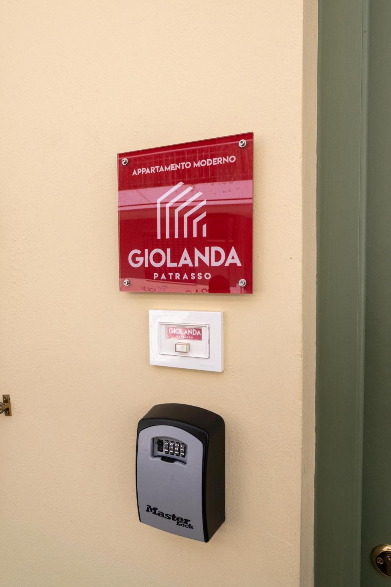 Giolanda Patrasso - Modern Apartment In The Center Of Patras Buitenkant foto